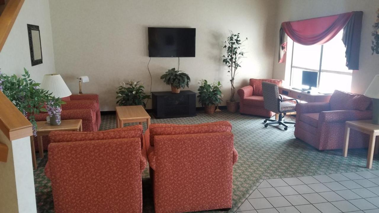 Syracuse Inn And Suites Exterior photo